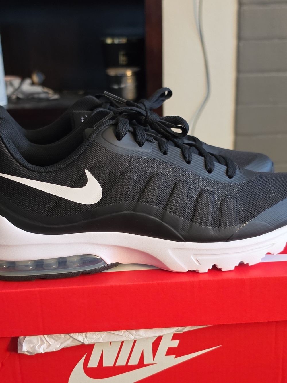 BNWB Nike Men’s Black / White Air Max Vigor Training Athletic Sneakers
